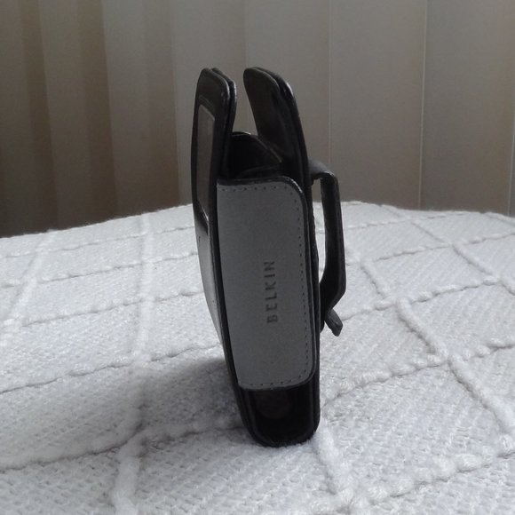 💎 Belkin ~ Leather Flip Case ~ F8E533-APL ~ Apple iPod 3G, 4G - Picture 3 of 4